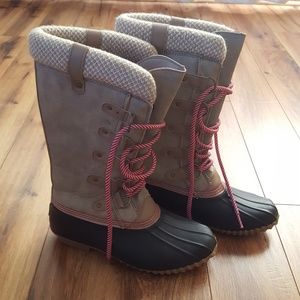 Snow boots